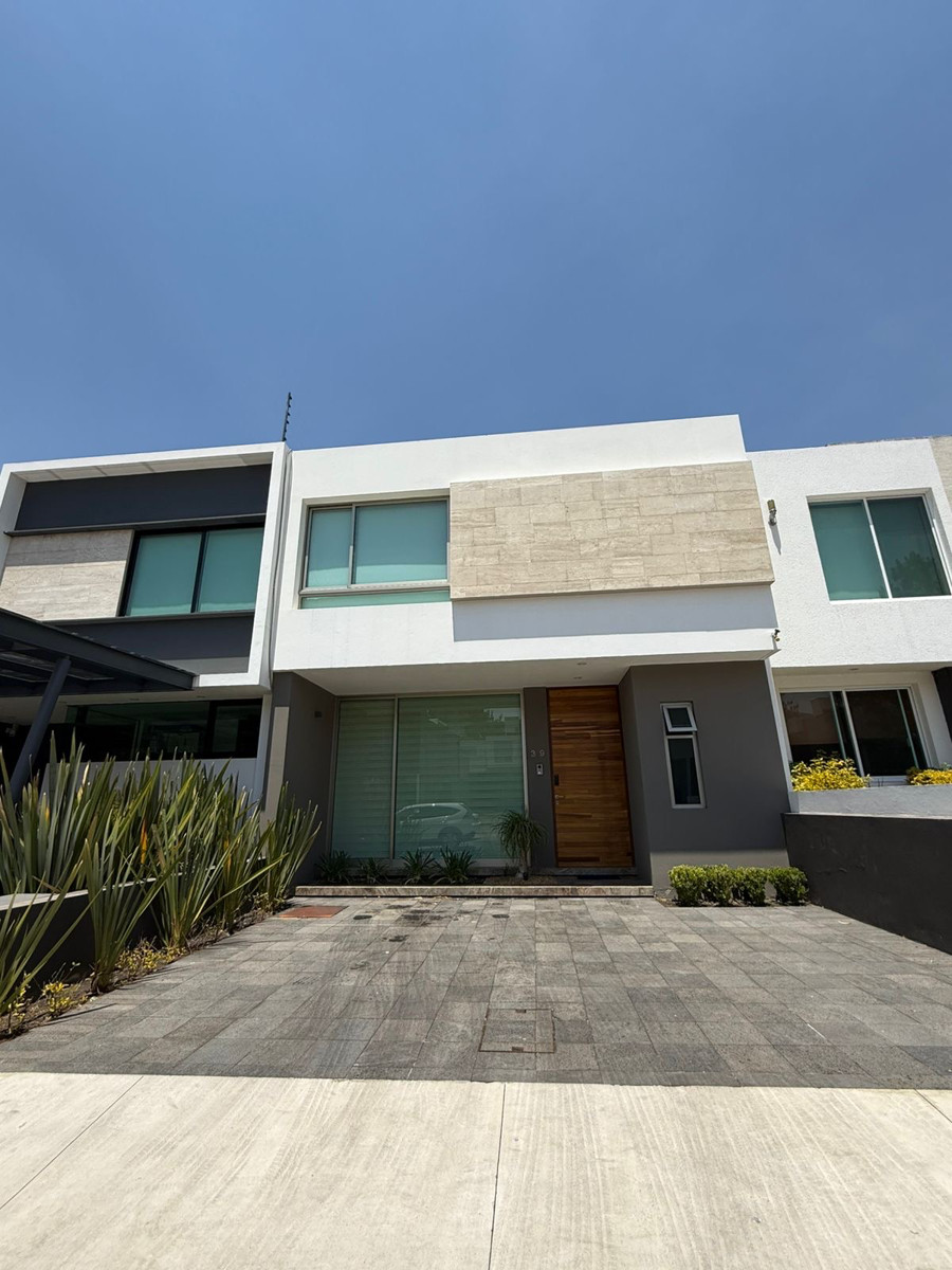 Casa en Vistas Altozano(Coto Paseo del Jaguar) $5,155,000.00 T. 140 m² Const. 167 m² C-0400 C/D 
