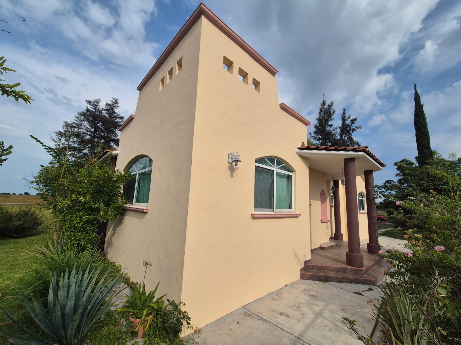 Hacienda $2,100,000 T. 600 m² Const. 184 m²C-0410 D/R