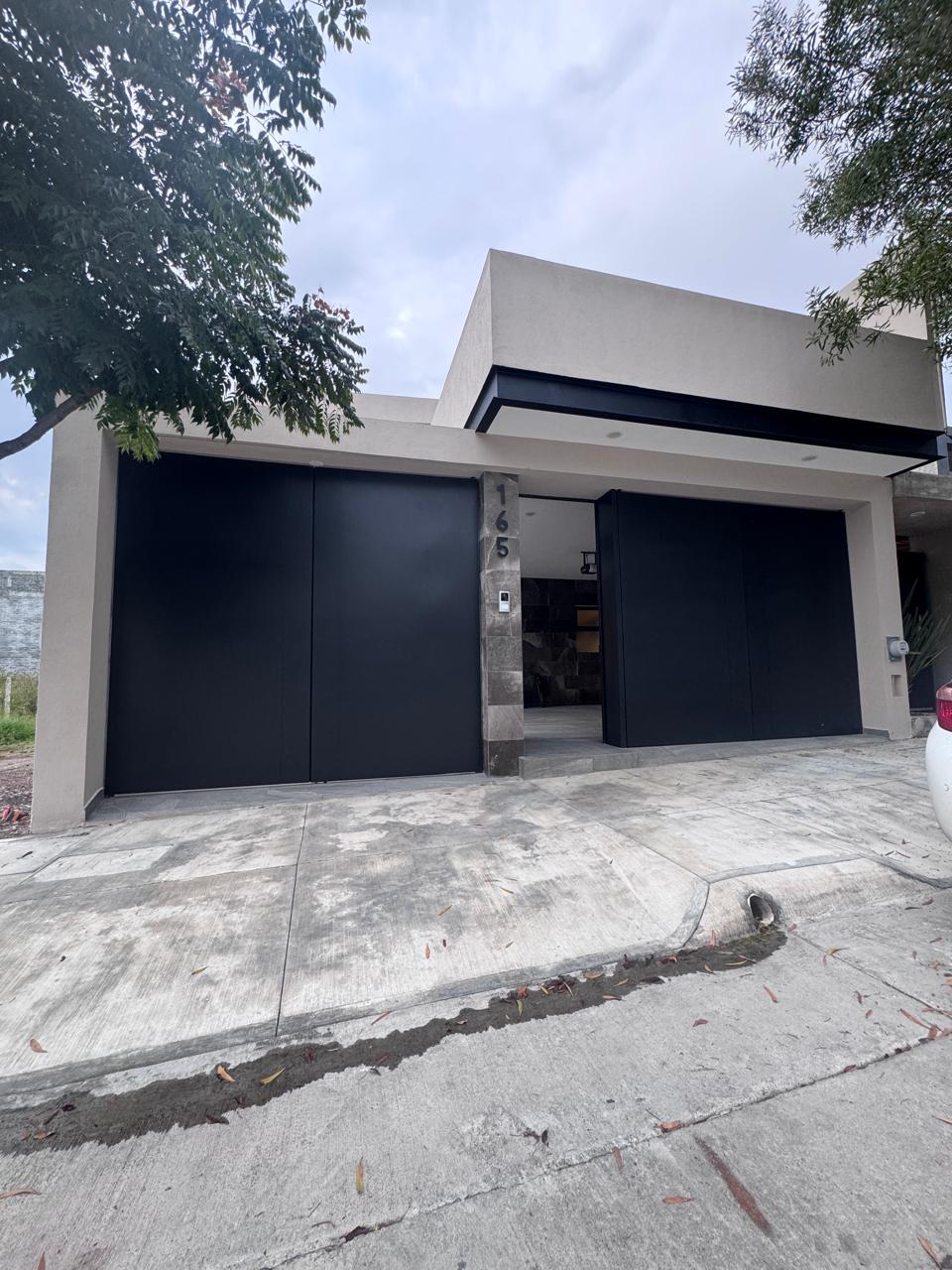 Vista Bella $8,400,000 T.200 m² Const. 270 m² C-0411 D/D